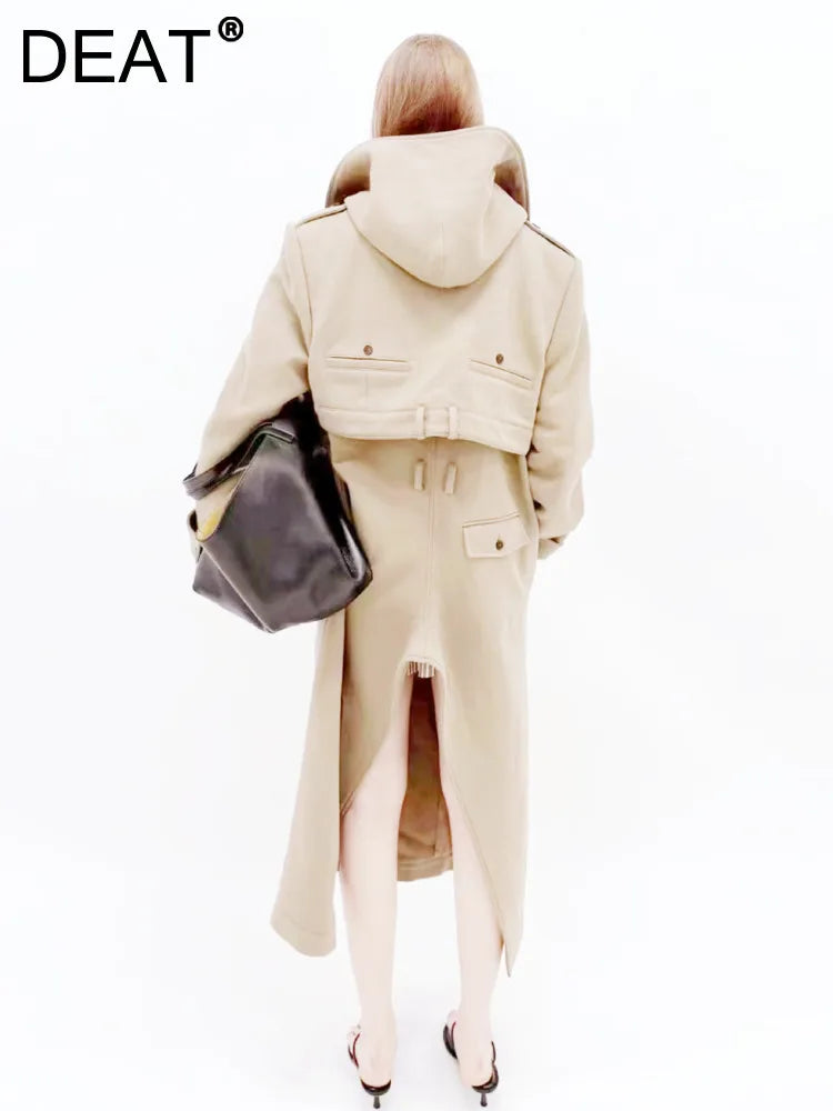 DEAT – Casaco feminino em lã damasco, com lapela e capuz,