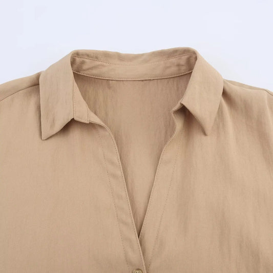 Camisa feminina BSK&amp;TRAF Verão 2025, com lapela, mangas curtas amplas e modelagem solta, estilo casual e elegante.