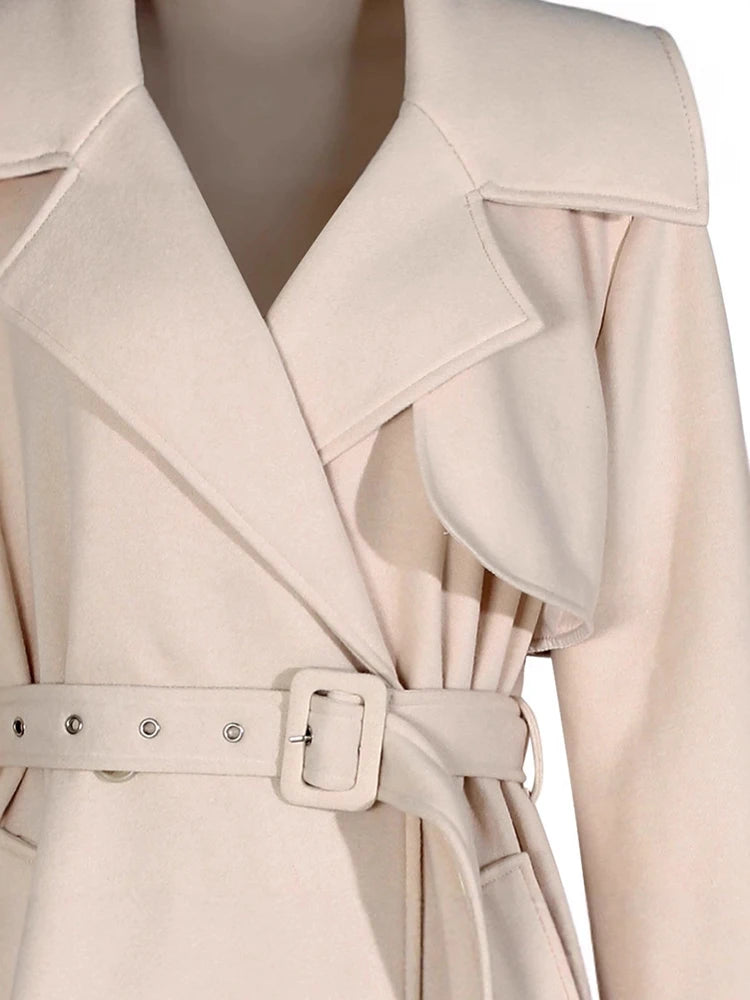 DEAT – Casaco feminino em lã damasco, com lapela e capuz,