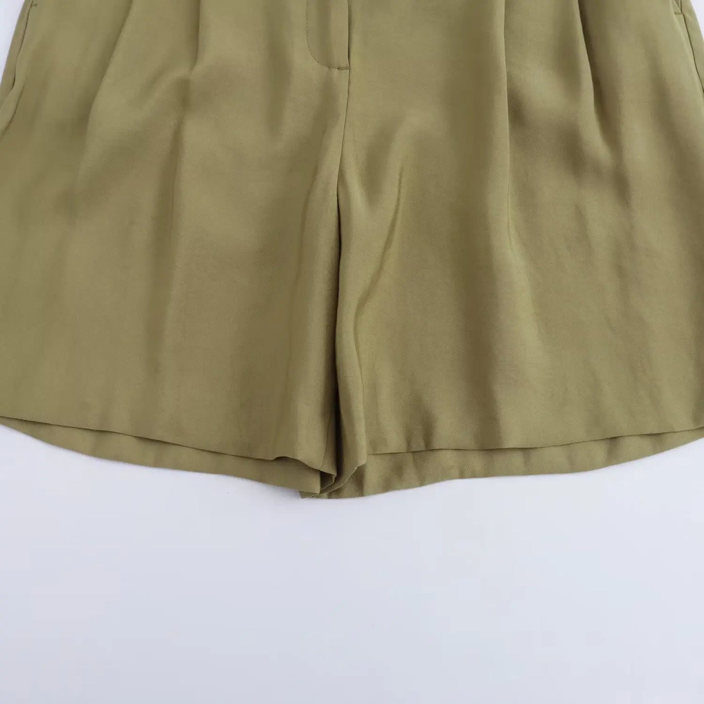 Shorts femininos verão 2025, casuais para o dia a dia, com cinto, modelo solto e simples, com pregas – referência