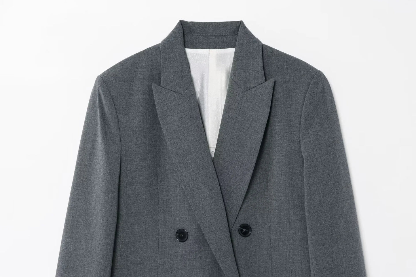 Blazer feminino 2025 com lapela, mangas longas e ombreiras, modelo de paletó double-breasted (com dois botões na frente), jaqueta para o dia a dia, soltinha e versátil.