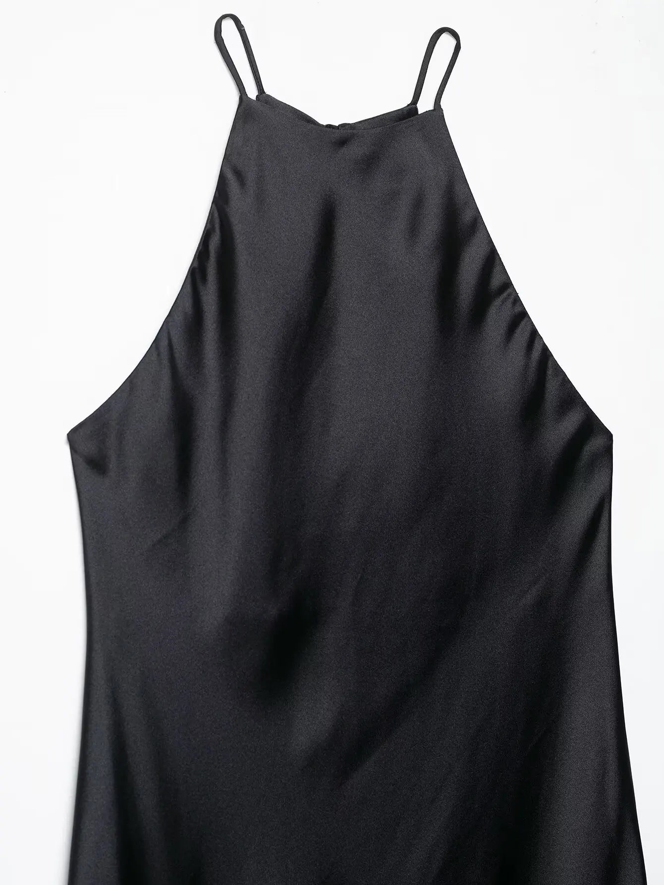 Vestido feminino BSK&amp;TRAF verão 2025, elegante, de cor lisa, em tecido acetinado, sem mangas.