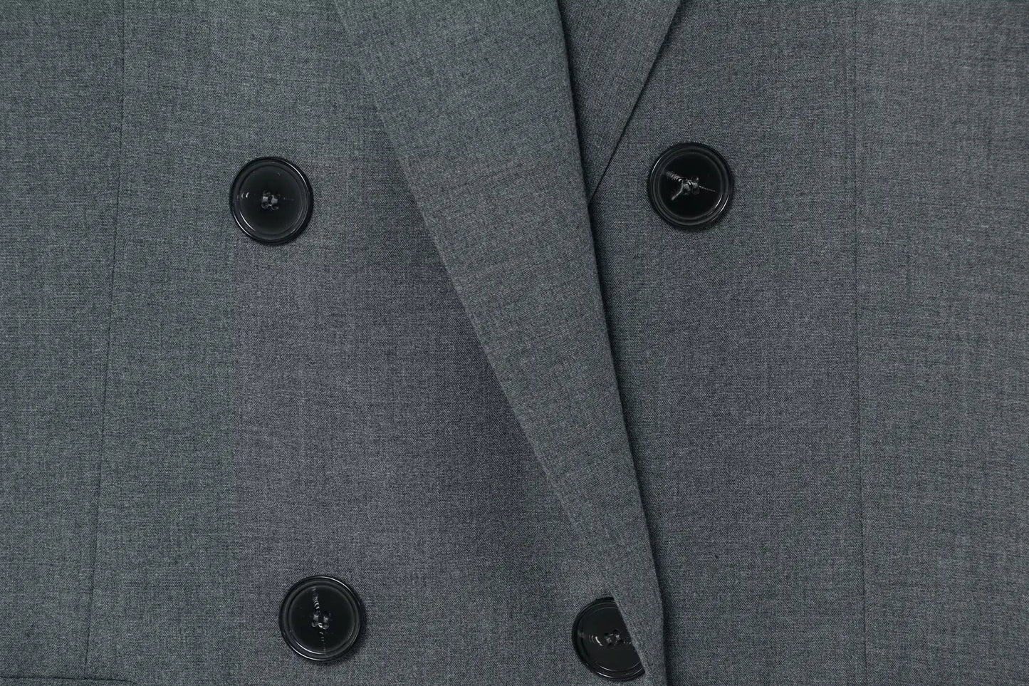 Blazer feminino 2025 com lapela, mangas longas e ombreiras, modelo de paletó double-breasted (com dois botões na frente), jaqueta para o dia a dia, soltinha e versátil.