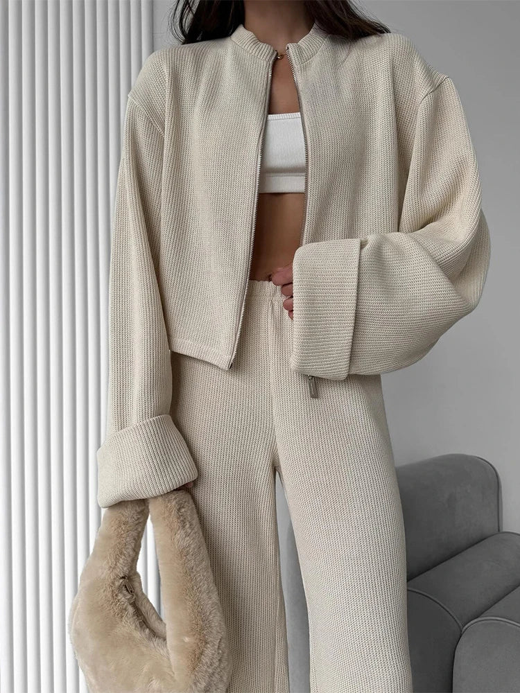 Conjunto feminino 2 peças: Suéter e calça de malha.