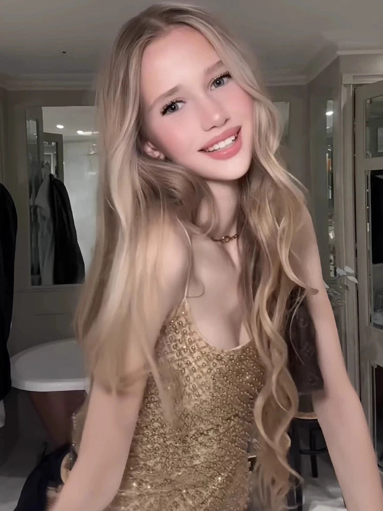 Vestido feminino fashion com miçangas douradas