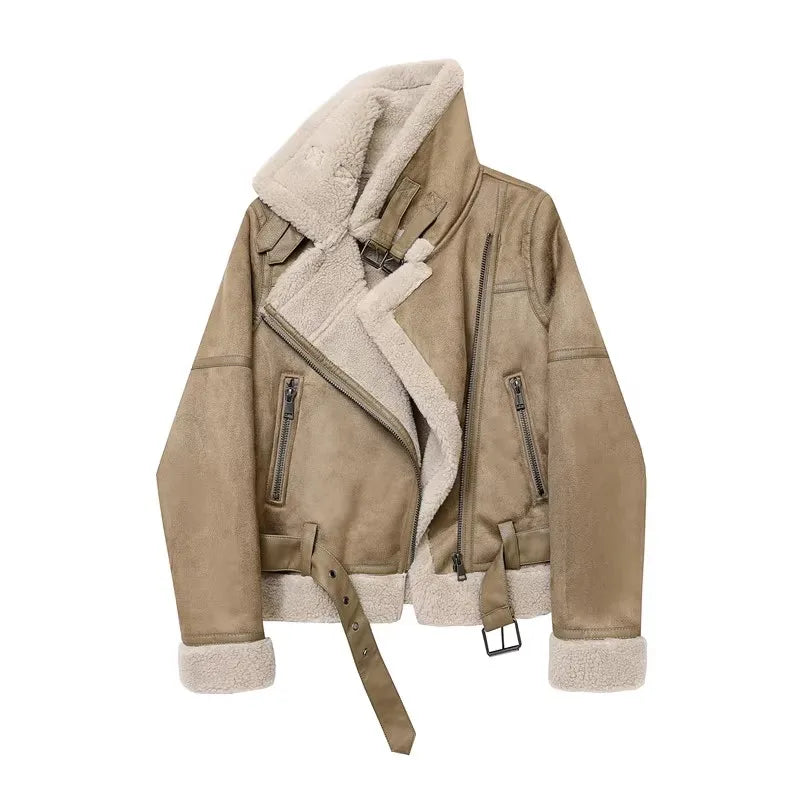 Jaqueta feminina de inverno 2025 em camurça grossa e quente, com forro de lã, modelo curto estilo motoqueiro em marrom, casaco em couro sintético tipo shearling/pele de carneiro.