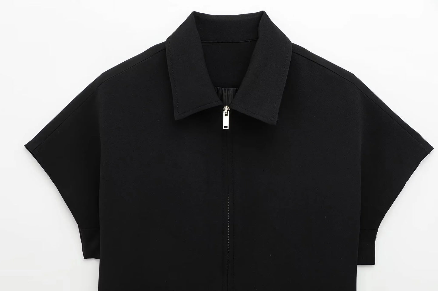 Camiseta feminina curta de verão 2025, lisa, simples e casual, com lapela e manga curta. 