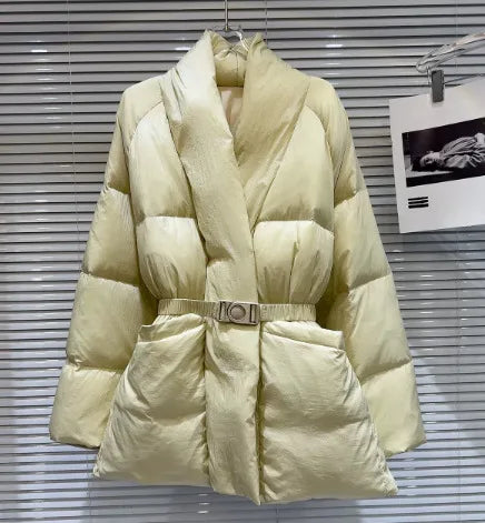 Casaco marrom acolchoado feminino, em algodão, com decote em V, modelagem ampla, bolsos grandes e faixa na cintura, jaqueta grossa e quente para o inverno, lançamento.