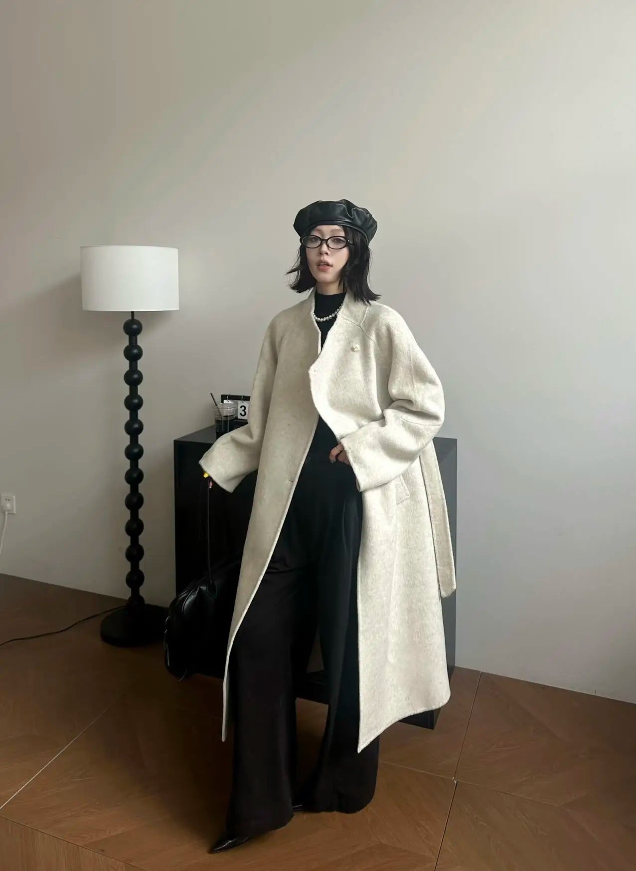 Casaco feminino em lã tom damasco.