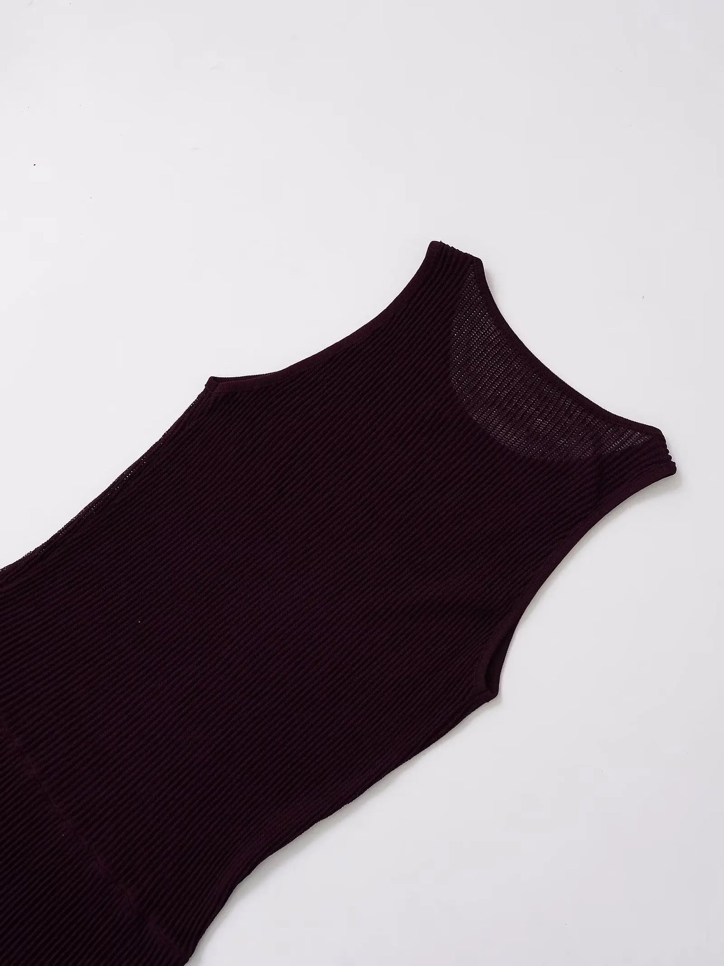 Vestido longo feminino canelado, sem mangas, com gola redonda, elegante – lançamentos de verão 2025