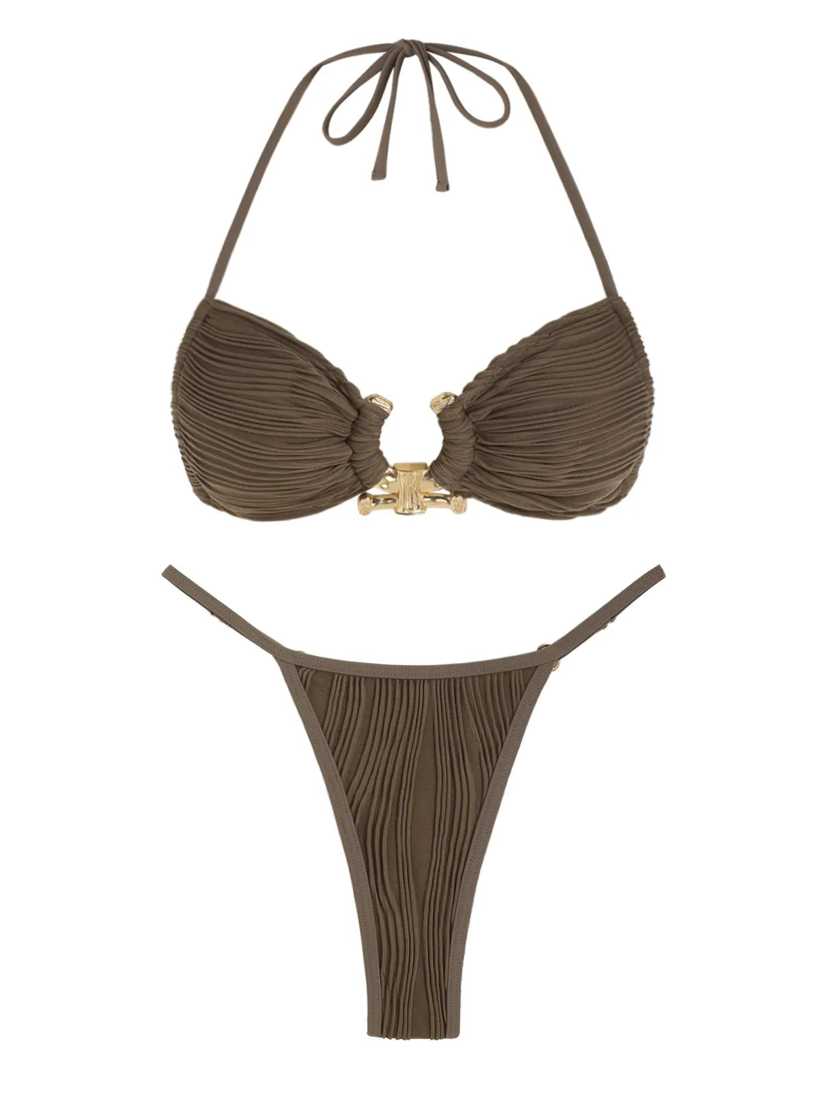 Biquíni feminino com recortes e tiras cruzadas, tecido texturizado, ferragens metálicas, cava alta e calcinha cheeky, com top acolchoado, aberto nas costas e de amarrar.