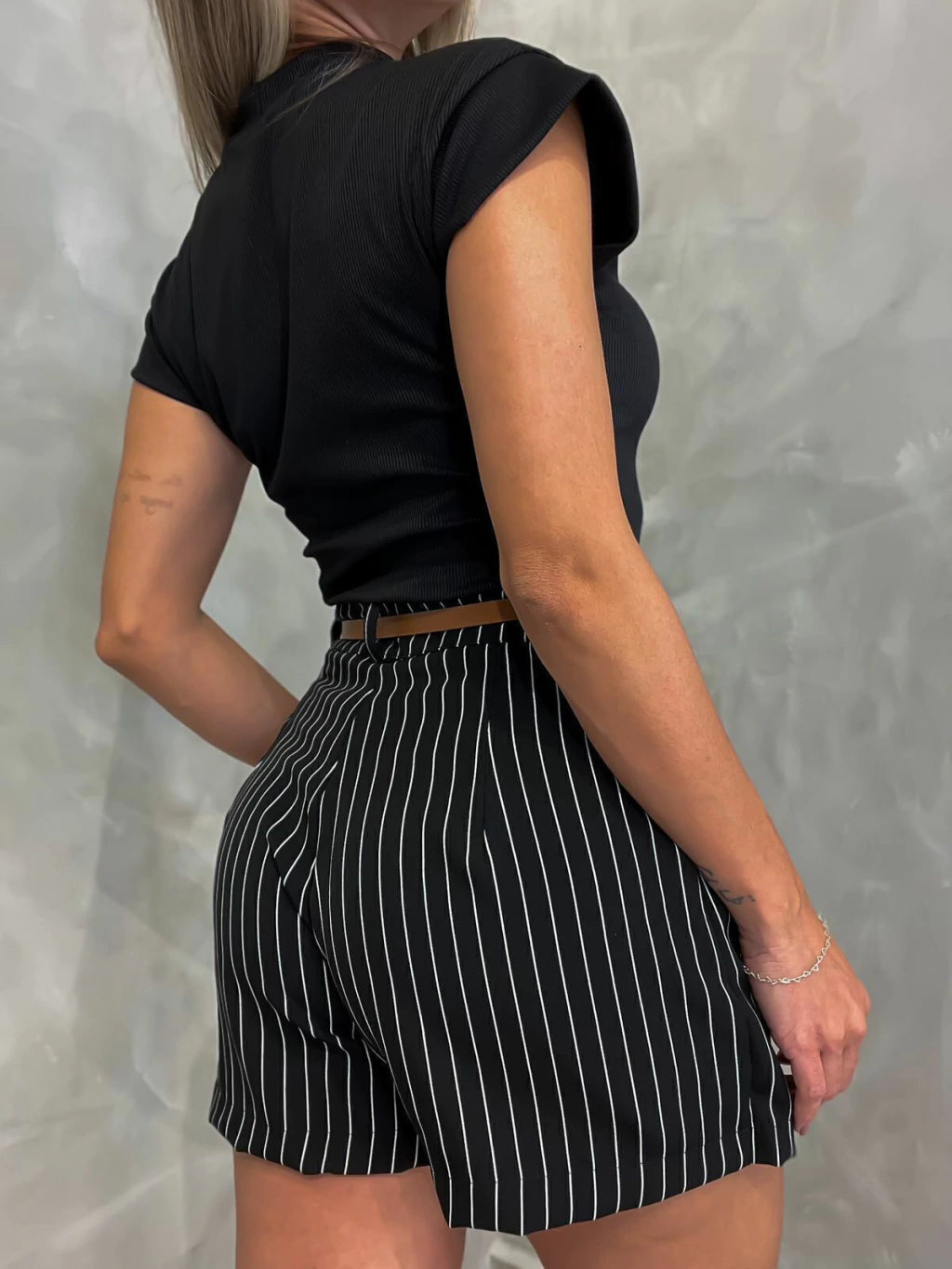 Blusa Feminina em Ribana Muscle Tee com Gola Tuane