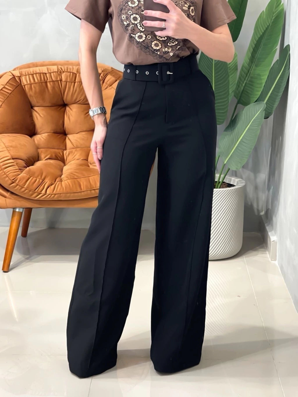Calça Feminina em Alfaiataria Pantalona Lorena